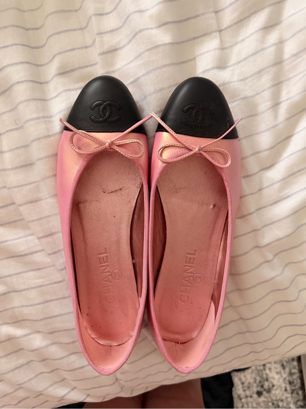 Chanel Pink and Black Two-Tone Ballet Flats with Bow - Picture 2 of 11
